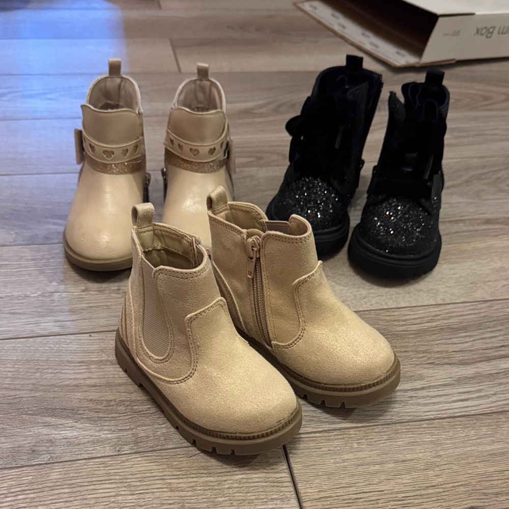 Cat & Jack Kids Boots in Black and Tan